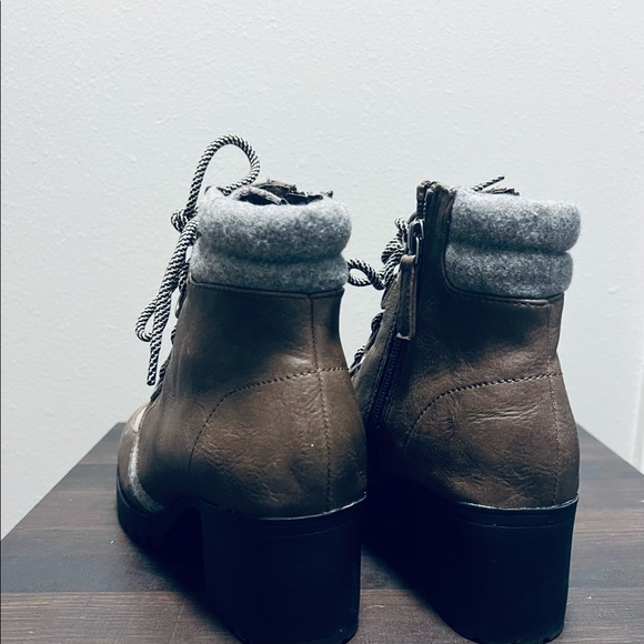 Scoop Sadie Brown and gray lace-up heel bootie. - Picture 4 of 4